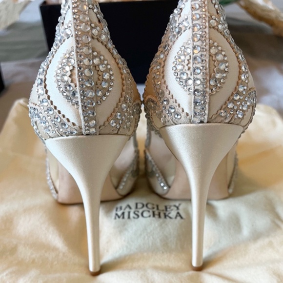 Badgley Mischka | NIB Witney Crystal Embellished Satin Stiletto | Ivory - Picture 5 of 16